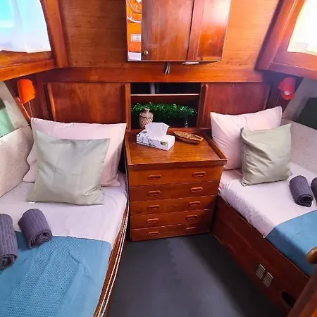 Botel Piam - Boat House